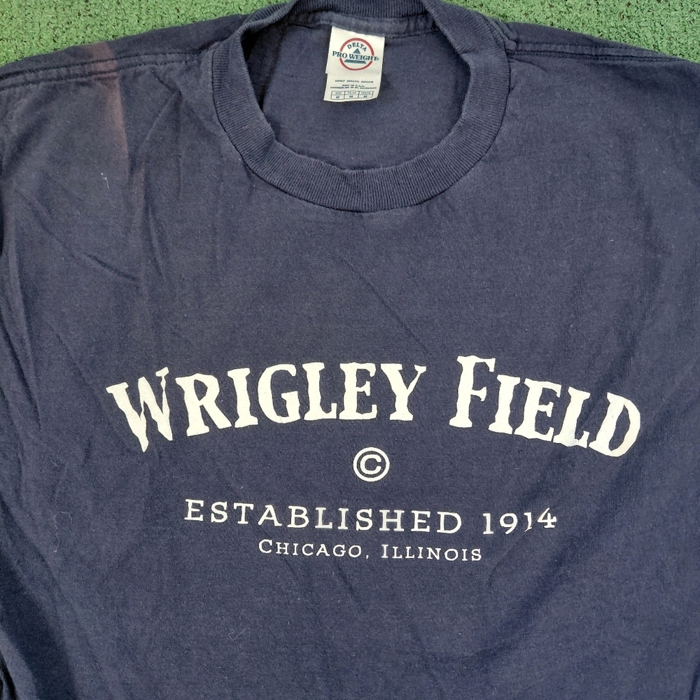 Chicago Cubs Wrigley Field MLB Baseball Navy Blue T Shirt Sz Medium - Picture 2 of 6